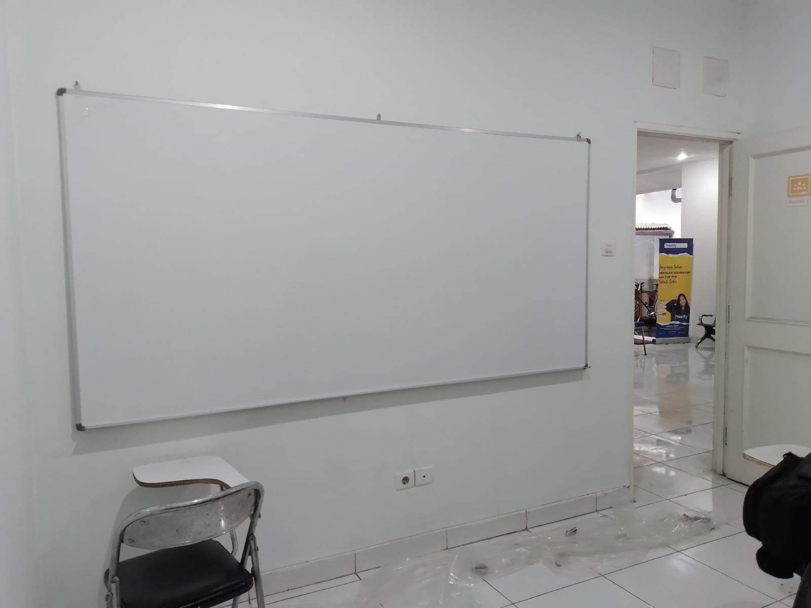 Papan Tulis Whiteboard Hanako 120x240 Gantung Magnetik